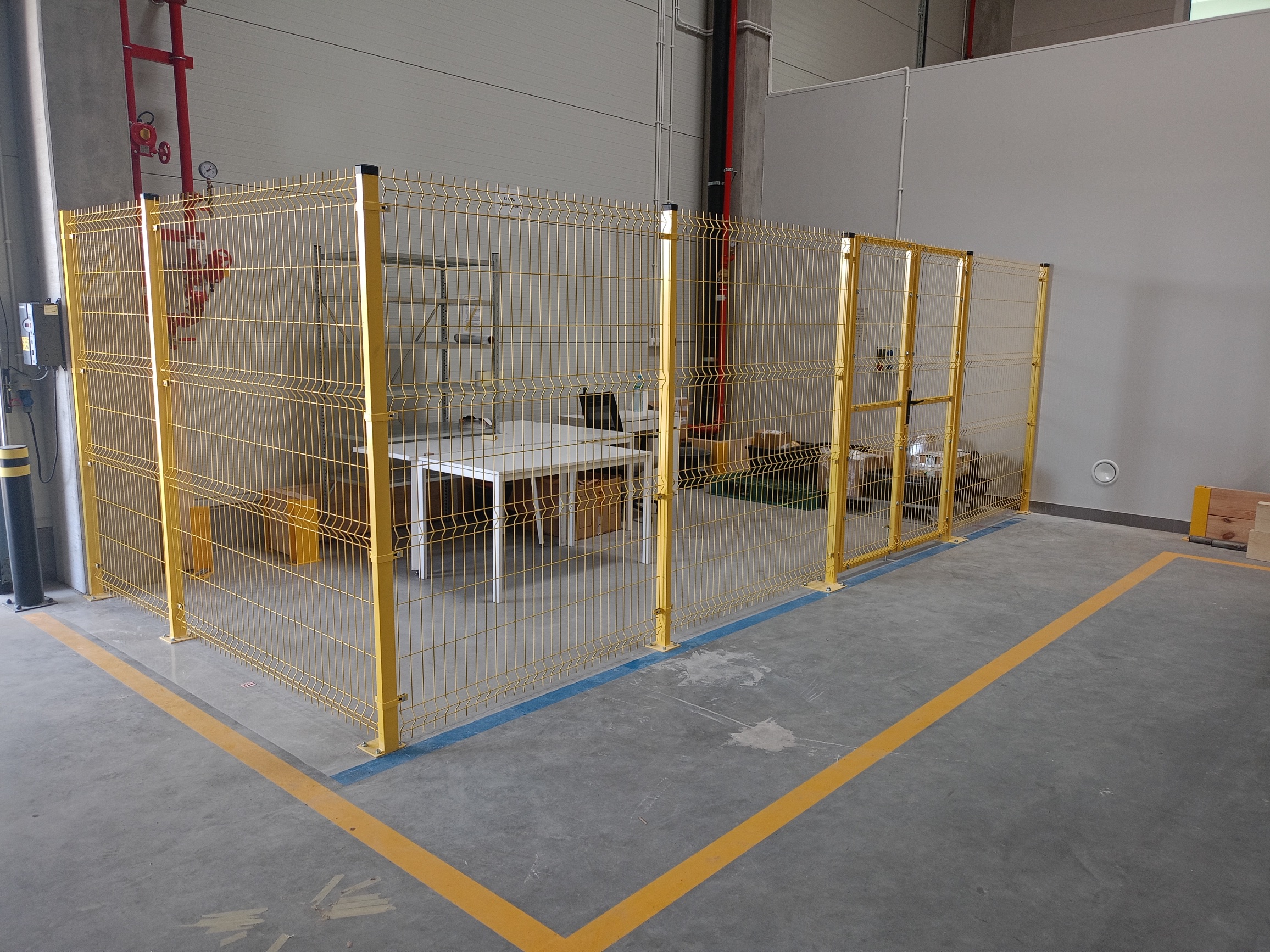 Teolliset suoja-aidat alueitten eristämiseen