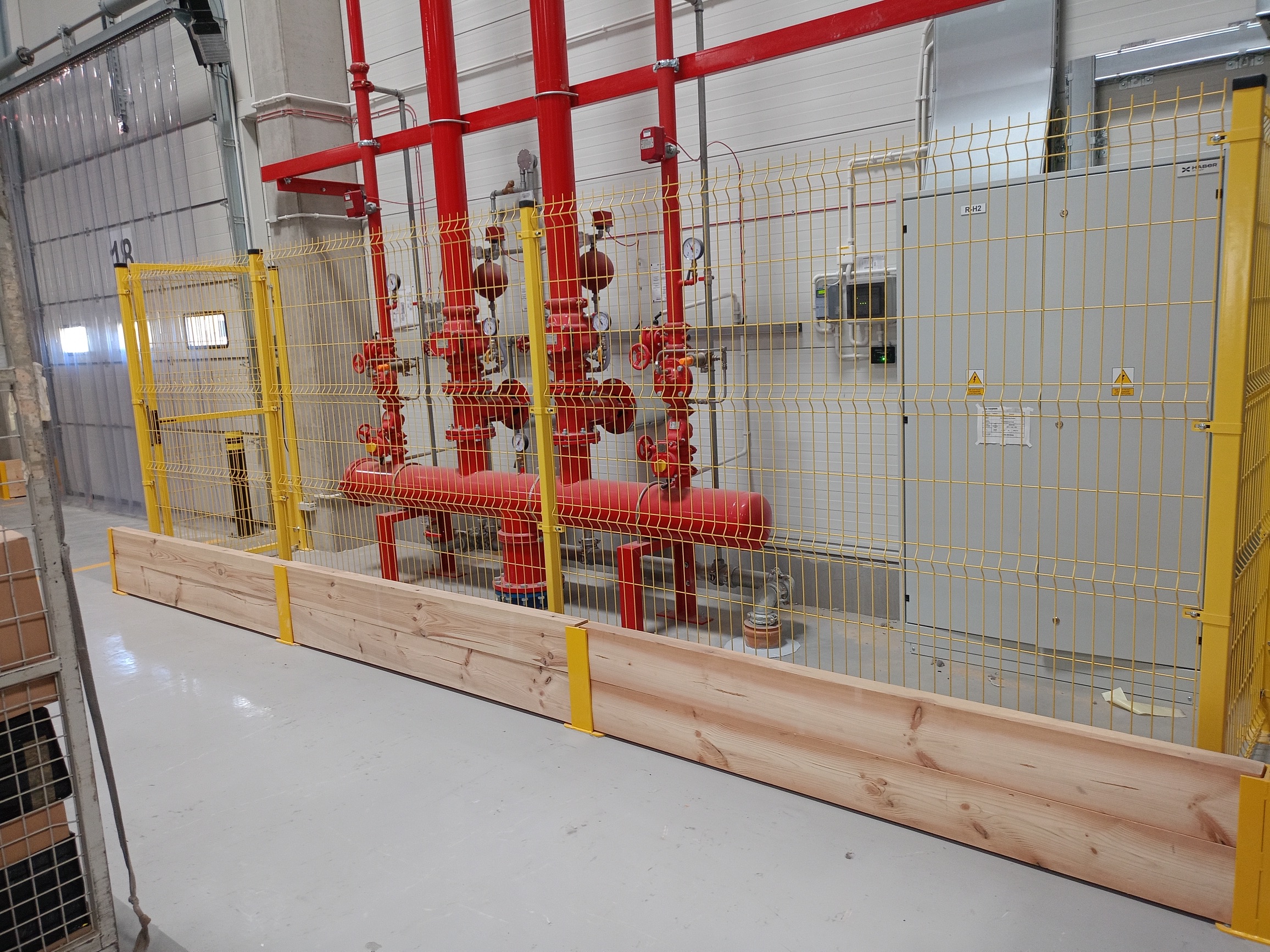 Teolliset aidat putkien suojaamiseen