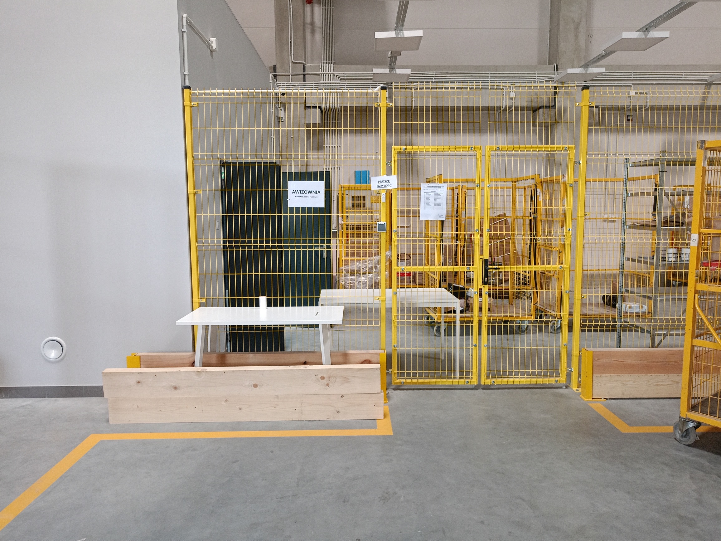 Teolliset aidat varastokäytössä